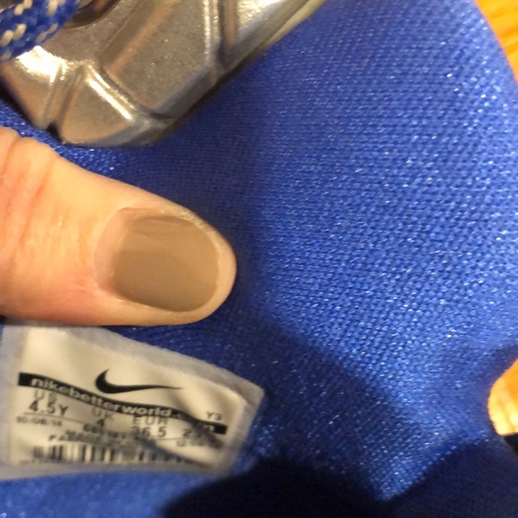 Kids LeBron James basketball sneakers - Picture 3 of 7